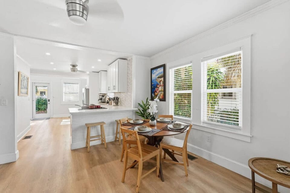 Kitchen and Dining: Where culinary excellence meets elegant social gatherings.