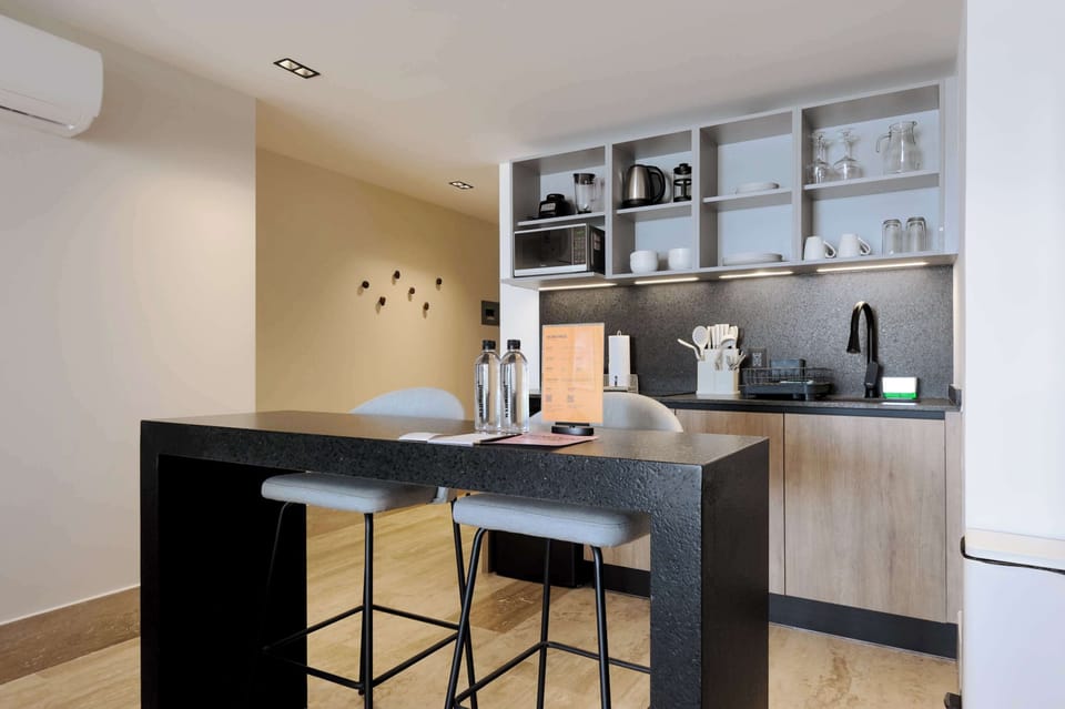 Functional kitchen space with everything you need to cook.