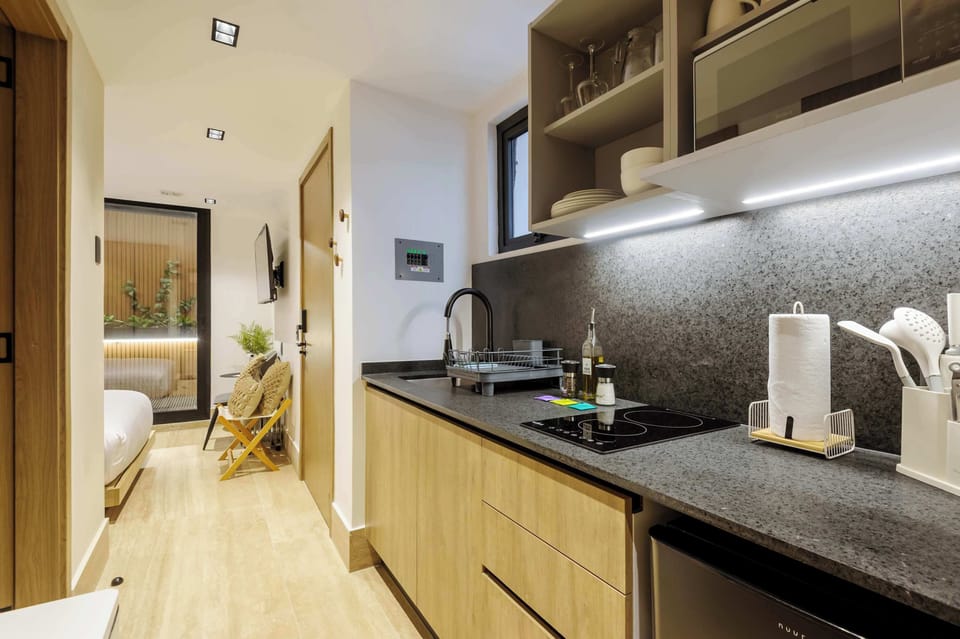 Modern and fully equipped kitchen