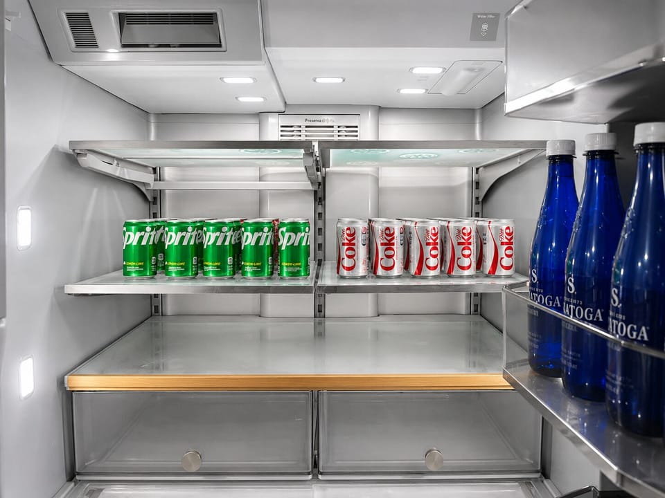 Enjoy snacks in this fully stocked chef-inspired kitchen