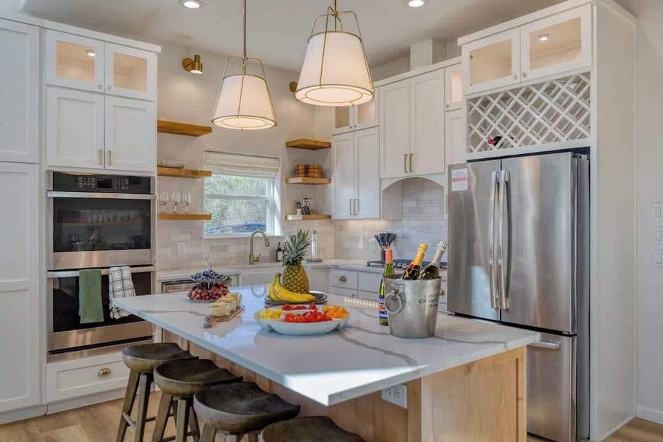 Chef’s kitchen with everything you need to cook delicious meals!