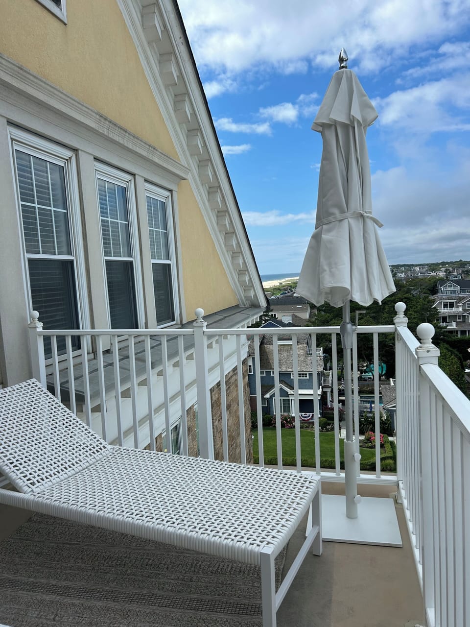 Balcony with South views of the Ocean and beach!
