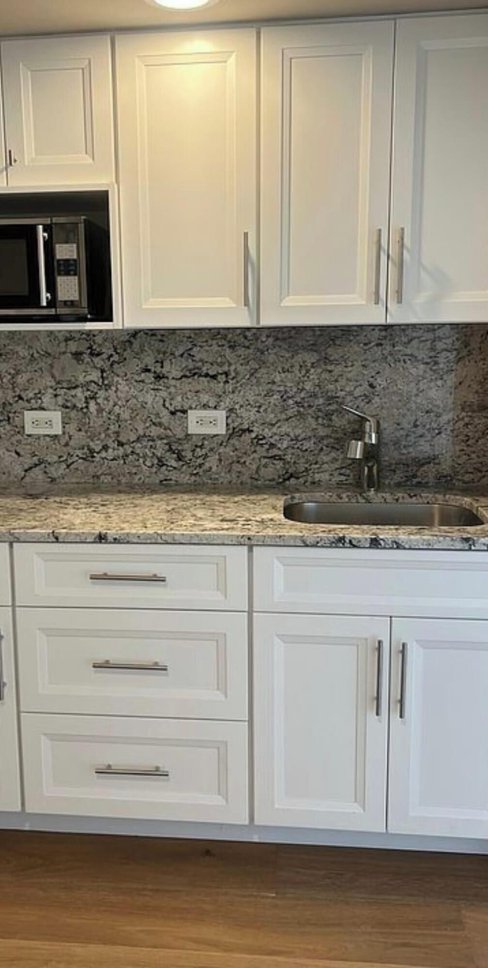 Kitchen new cabinets & granite !