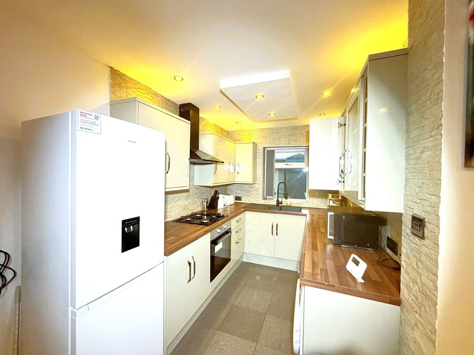 Furnished kitchen 