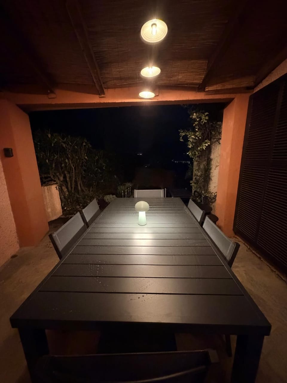 Outdoor dining