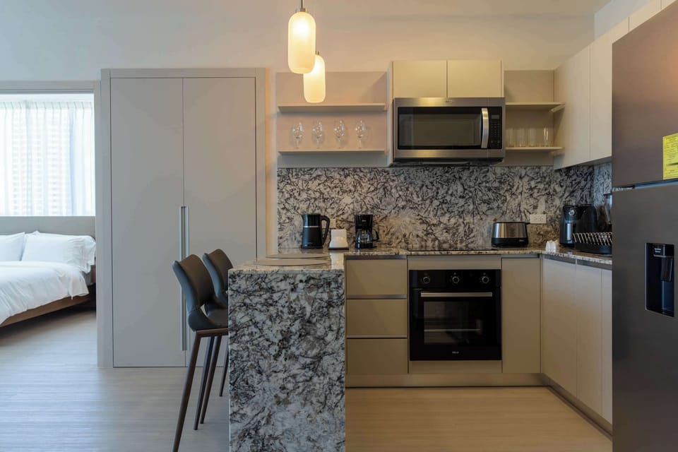 Fully equipped kitchen with oven