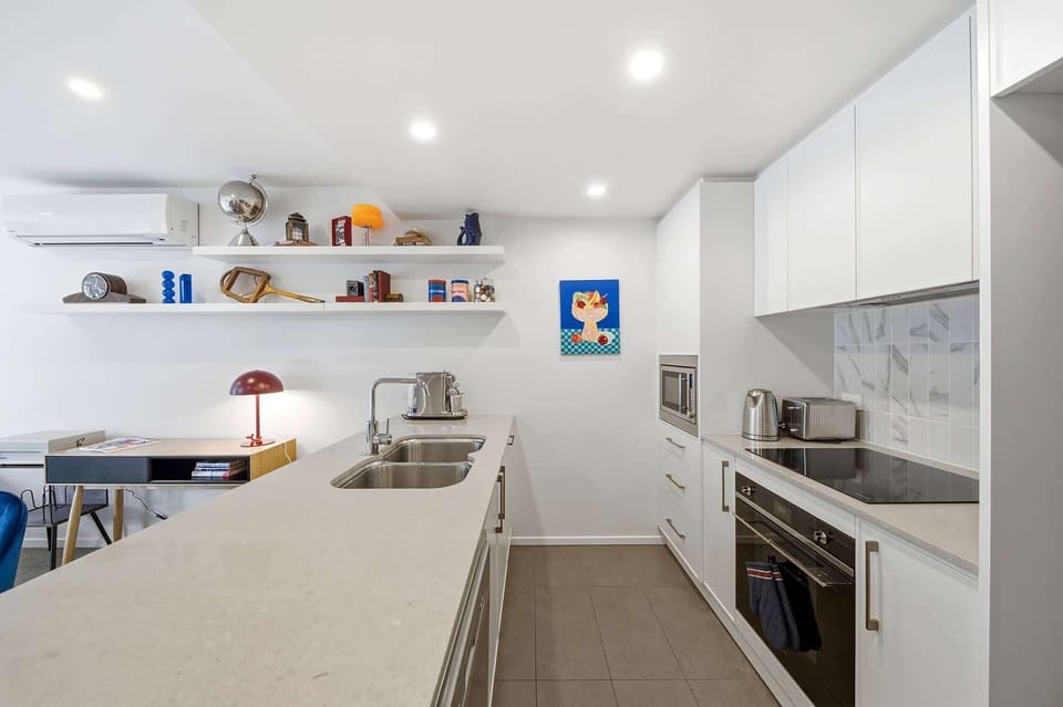 Full kitchen