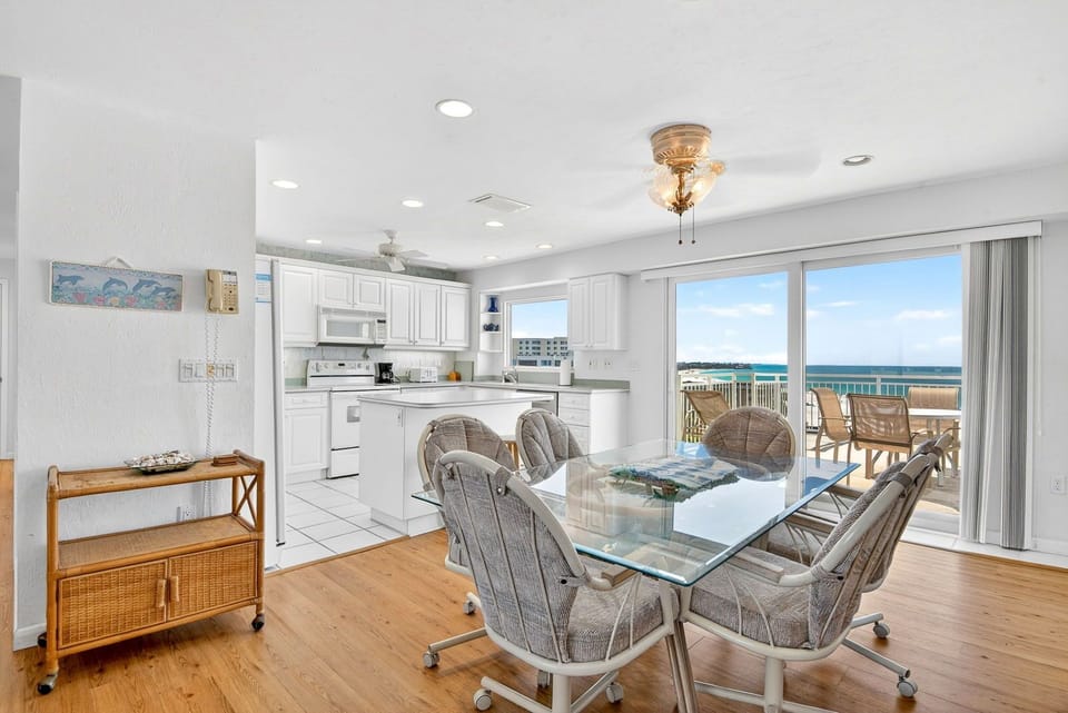 3BR Panoramic Views – Jamaica Royale Beachfront (7703)