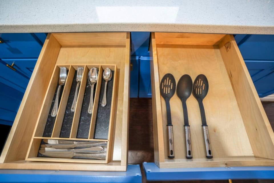 Cooking made easy with a fully stocked kitchen and complete sets of utensils. Whether it`s a quick snack or a gourmet meal, we’ve got you covered!