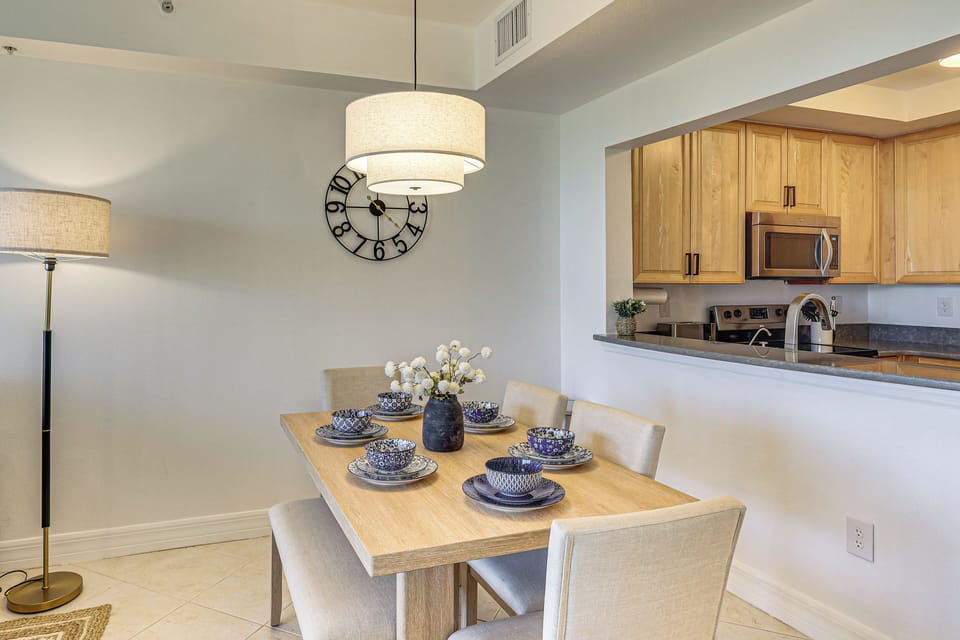 Dining Area | Dishware/Flatware Provided | 2nd Floor