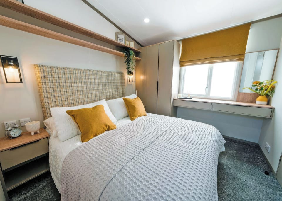 Bedroom, Bed, House