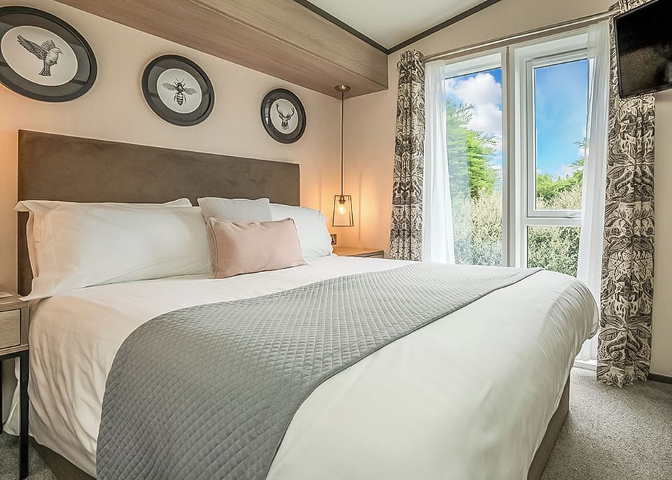 Bedroom, Bed, House