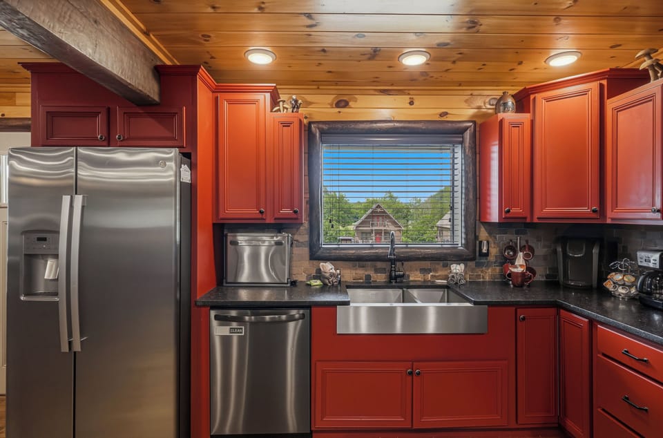Fully equipped kitchen with granite countertops