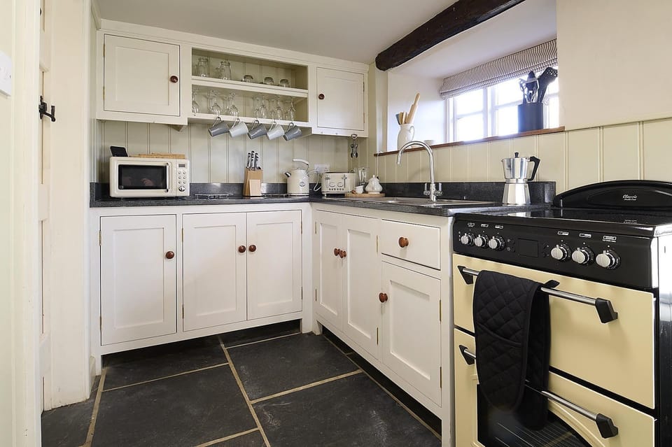Microwave and other kitchen appliances
