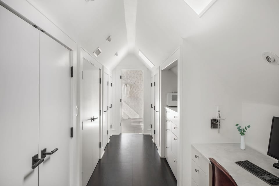 5.4-first-chair-oak-telluride-upper-hall