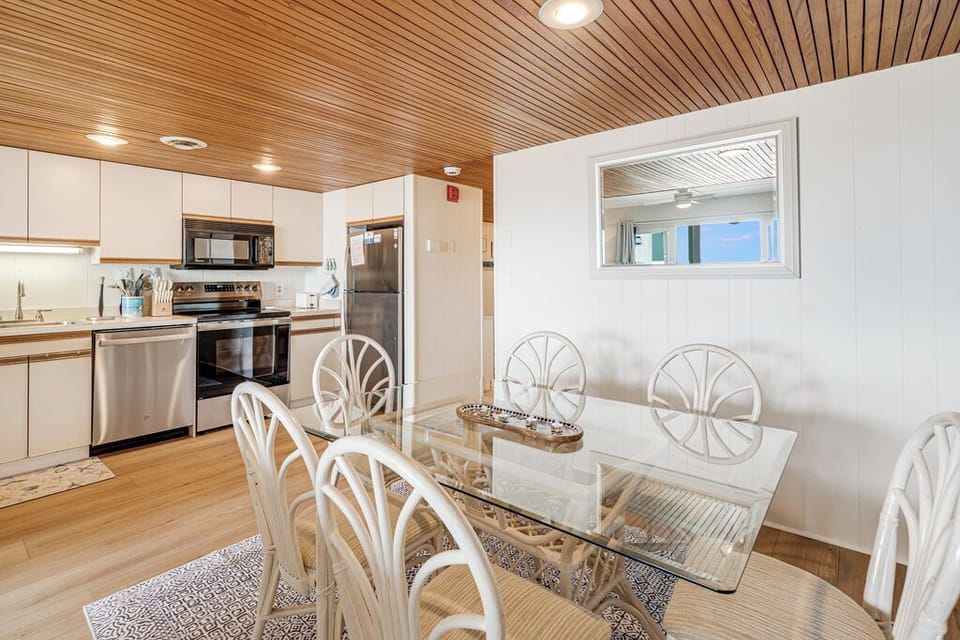 Grab takeout from the nearby restaurants and enjoy!