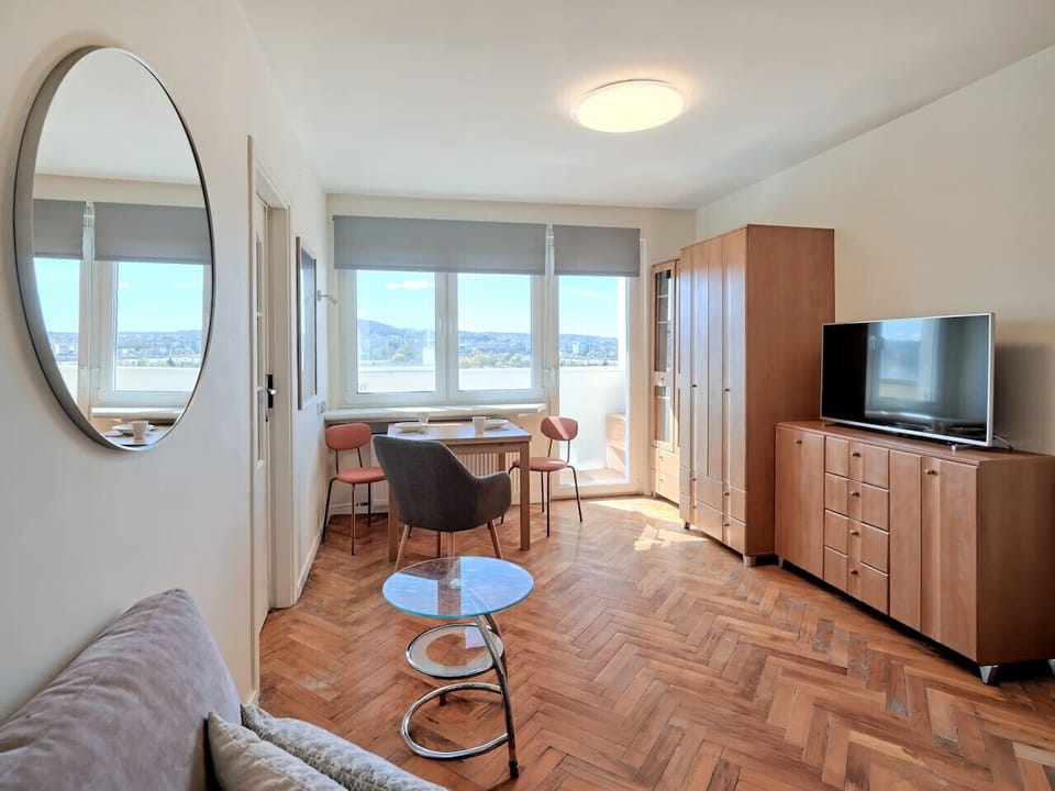 Apartment with Balcony in the Heart of Gdynia | Book Now with RENTUJEMY.COM