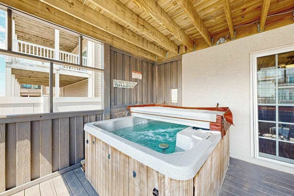 Indoor spa tub