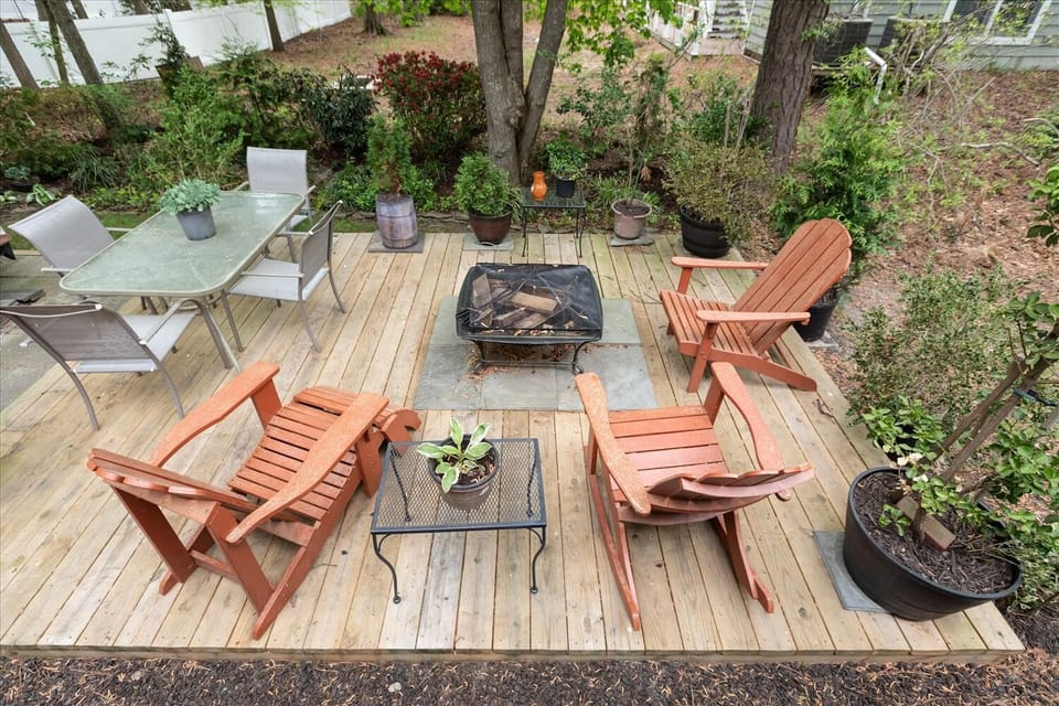 Ample seating for fireside chats, and relaxing in the fresh air.