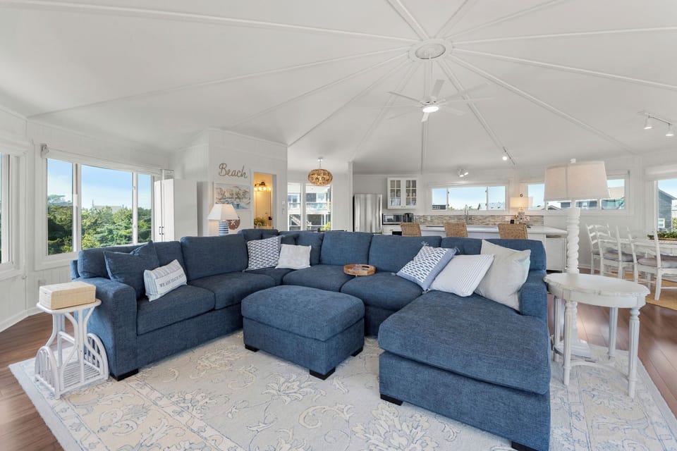 HISA22: The Round Retreat | Top Level Living Area
