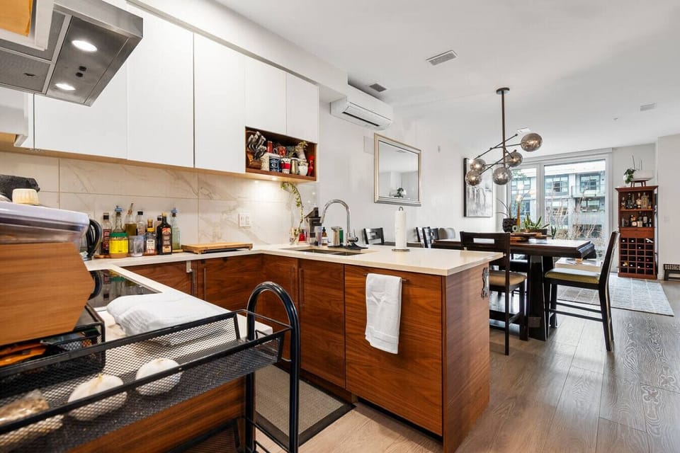 Spacious kitchen fully equipped