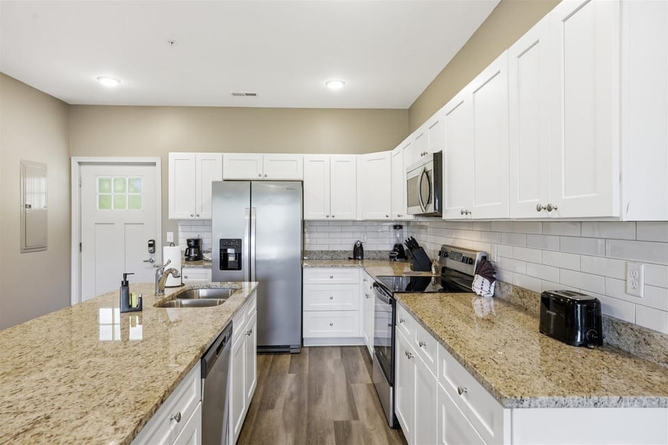 Start the day slow—cook breakfast, pour a drink, and let everyone drift in. The open layout keeps you connected, so no one’s stuck cooking alone while the fun happens elsewhere.