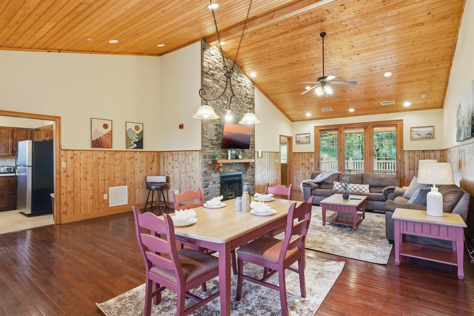 Enjoy meals together in this dedicated dining space with seating for four, set just off the main living area. With great lighting and an open feel, it’s perfect for everything from morning coffee to relaxed dinners.