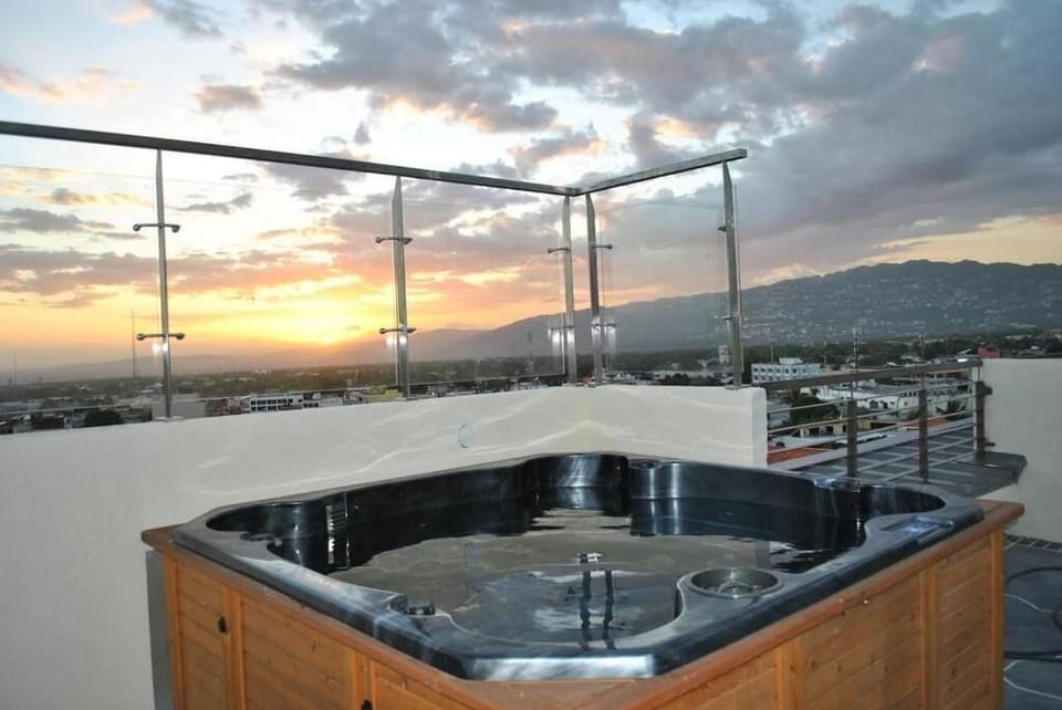Outdoor spa tub