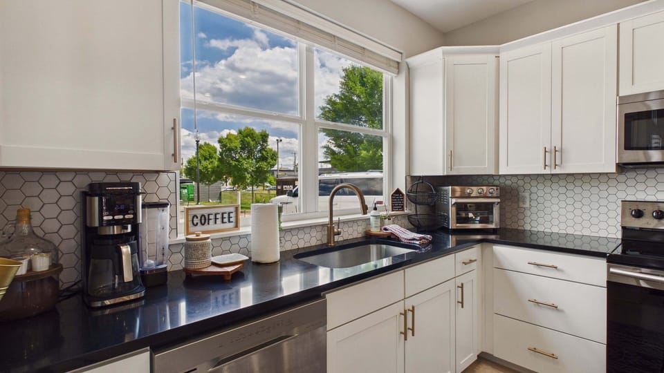 Full kitchen with coffee and cooking essentials for your culinary needs