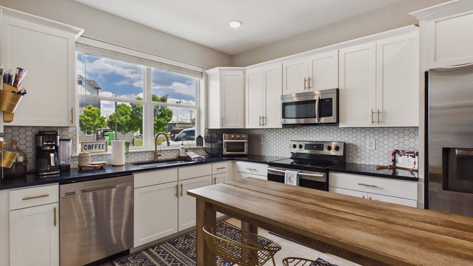 Full kitchen with coffee and cooking essentials for your culinary needs
