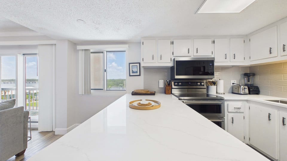 Ample counter space for all your culinary needs on vacation