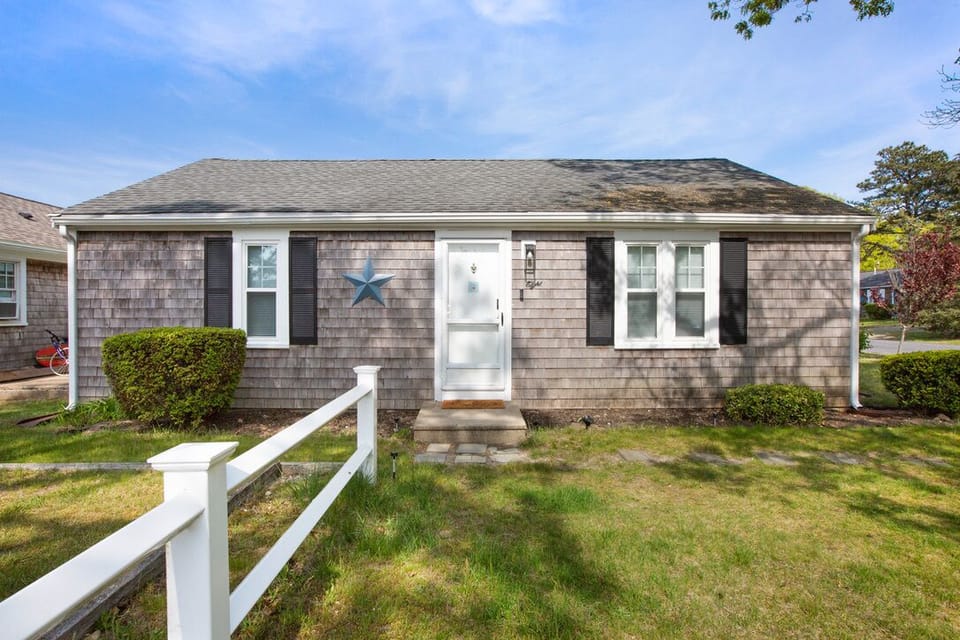 Welcome to our cottage! Just 1 mile from the beach on Seaview Ave.