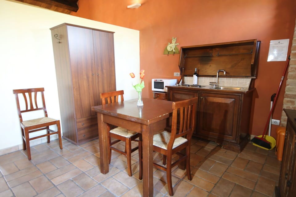 Autumn, Dining Room, Kitchen, Spring, Summer