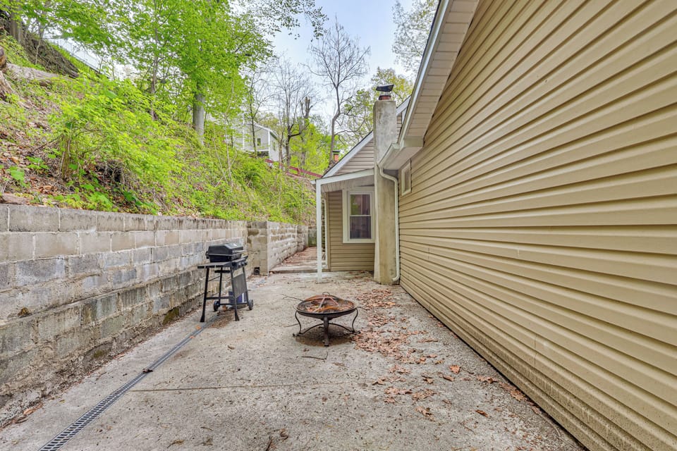 Patio | Gas Grill | Wood-Burning Fire Pit