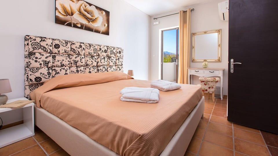 Bedroom with a double bed