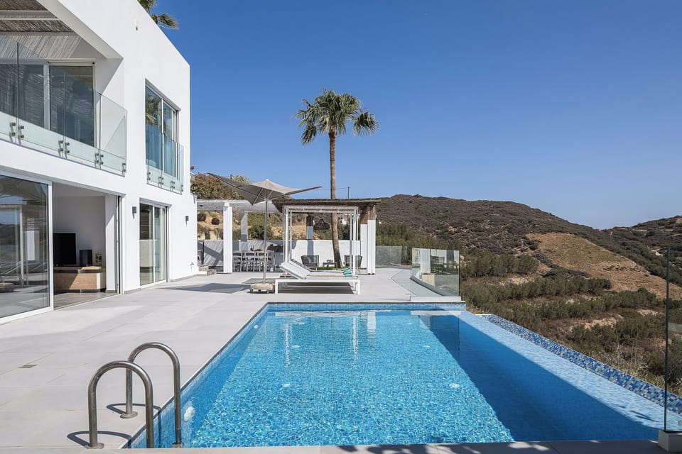 Seamless connection between indoor and outdoor spaces.