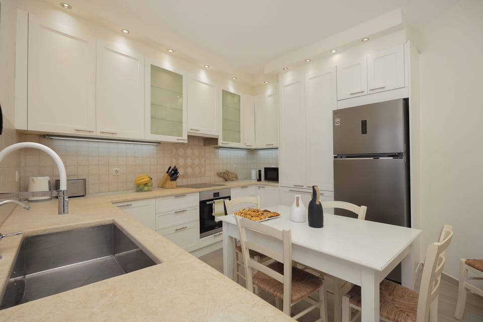 Fully equipped kitchen with direct access to pool area