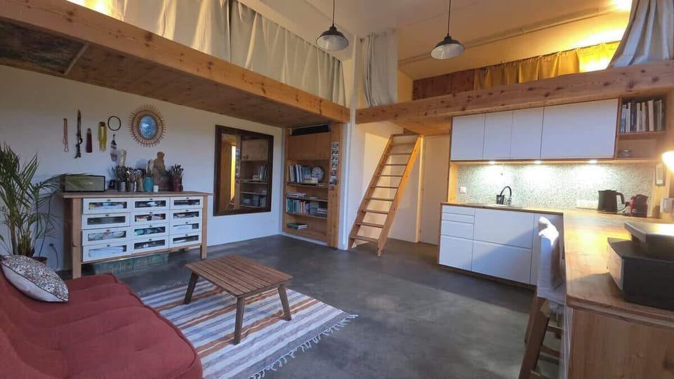 Chambre 4 ( atelier d'artiste RDC )
