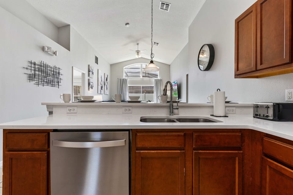 Open, airy, and fully equipped for all your culinary needs