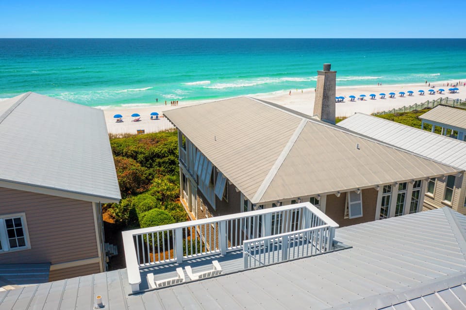 COMPLETE W/ROOF TOP DECK W/STUNNING GULF & SUNSET VIEWS FOR TWO!