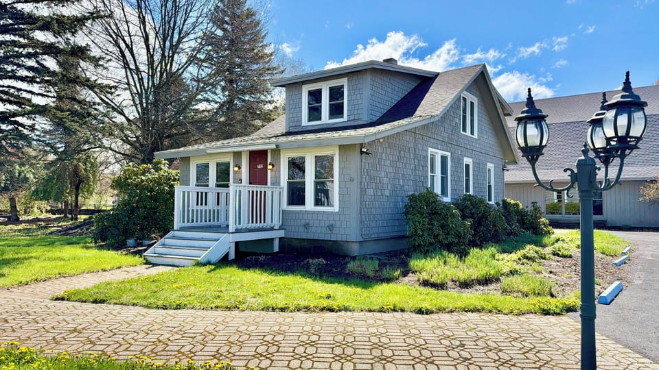 Charming Carriage House with welcoming front porch