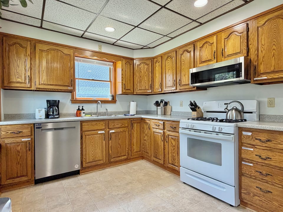 Fully equipped kitchen with everything you need for home-cooked meals