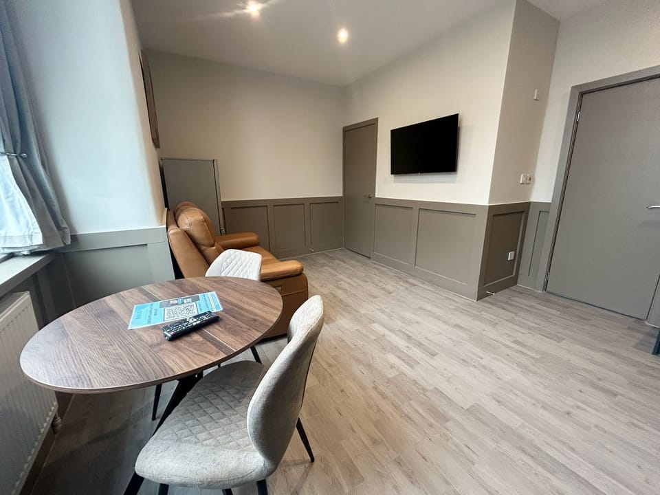 Open Kitchen / Living Area