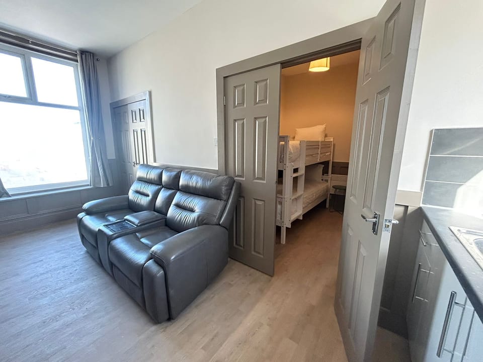 Apartment 6 Bedroom