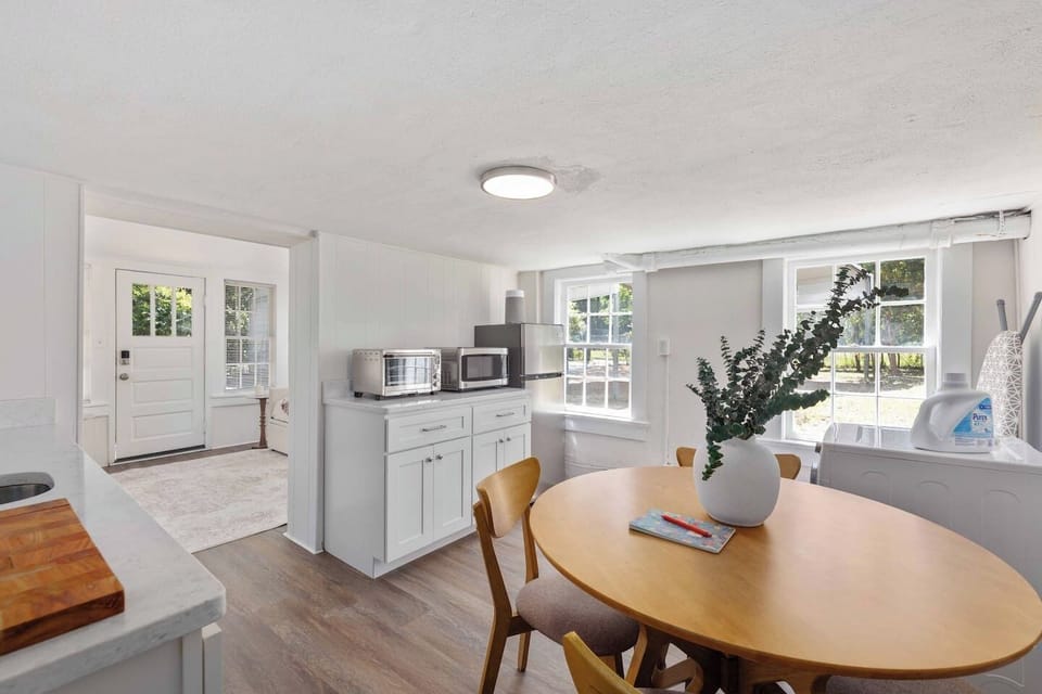 Kitchenette with a round table that comfortably seats 4