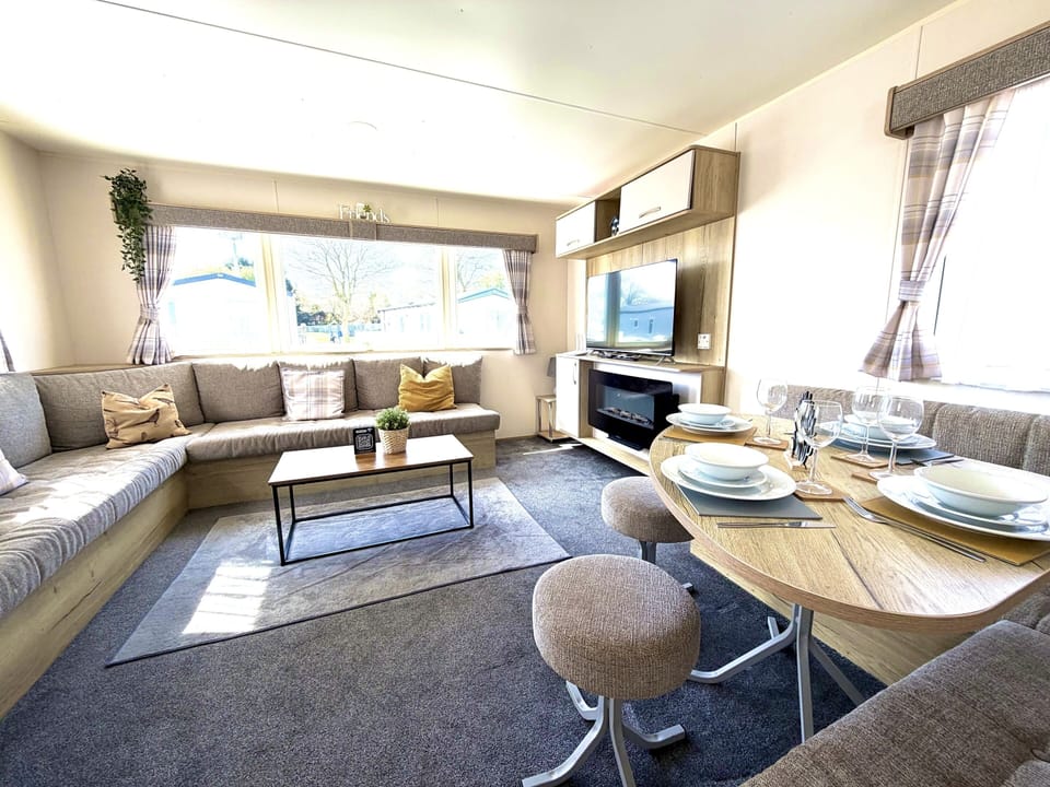 Living Room / Lounge