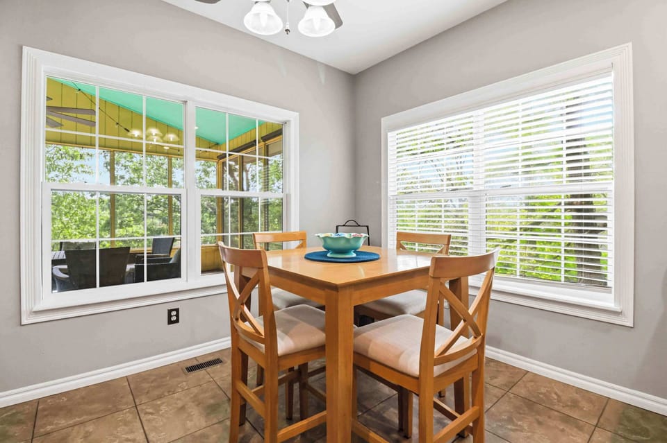 Breakfast nook in ktichen.