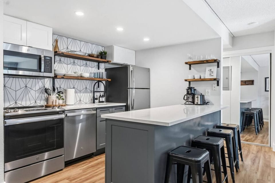 Fully equipped kitchen with bar seating