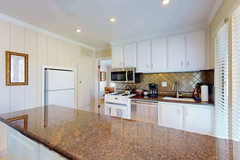 Generous granite countertops give you plenty of room to uncork your favorite Napa bottles and prepare a leisurely breakfast before hitting the tasting trail.