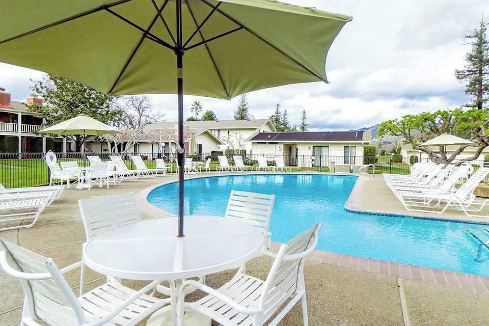 Umbrella-shaded tables let you dine poolside at Silverado — your Napa Valley afternoon just found its perfect setting